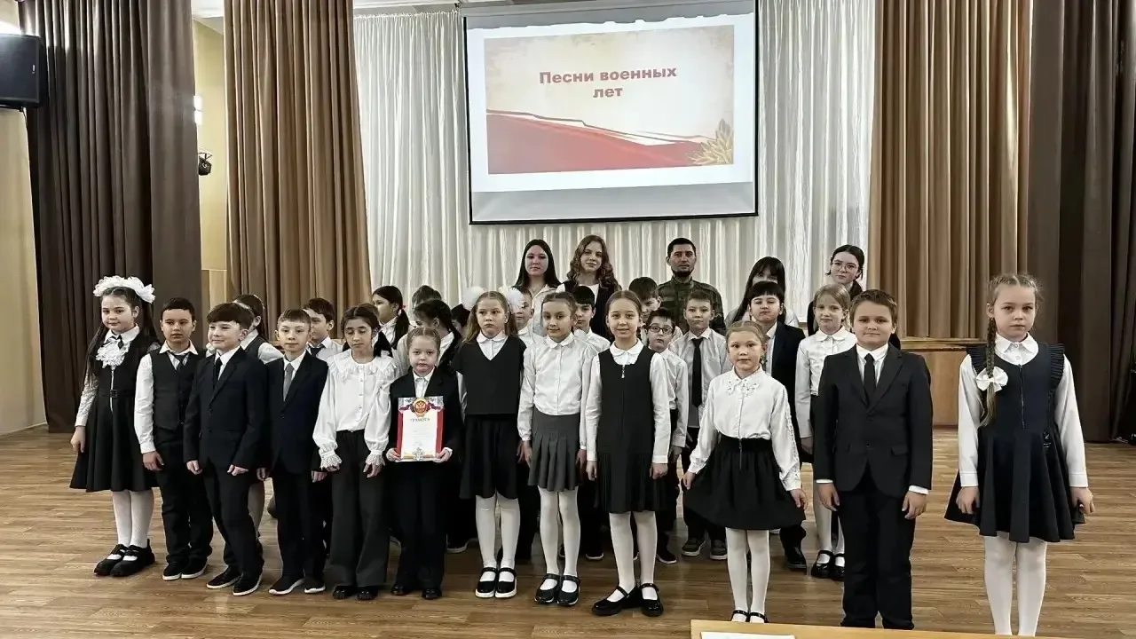 «Битва хоров»! 🎶🔥  Недавно у наших третьих классов было громко и очень красиво! 🤭Ребята сошлись в тв