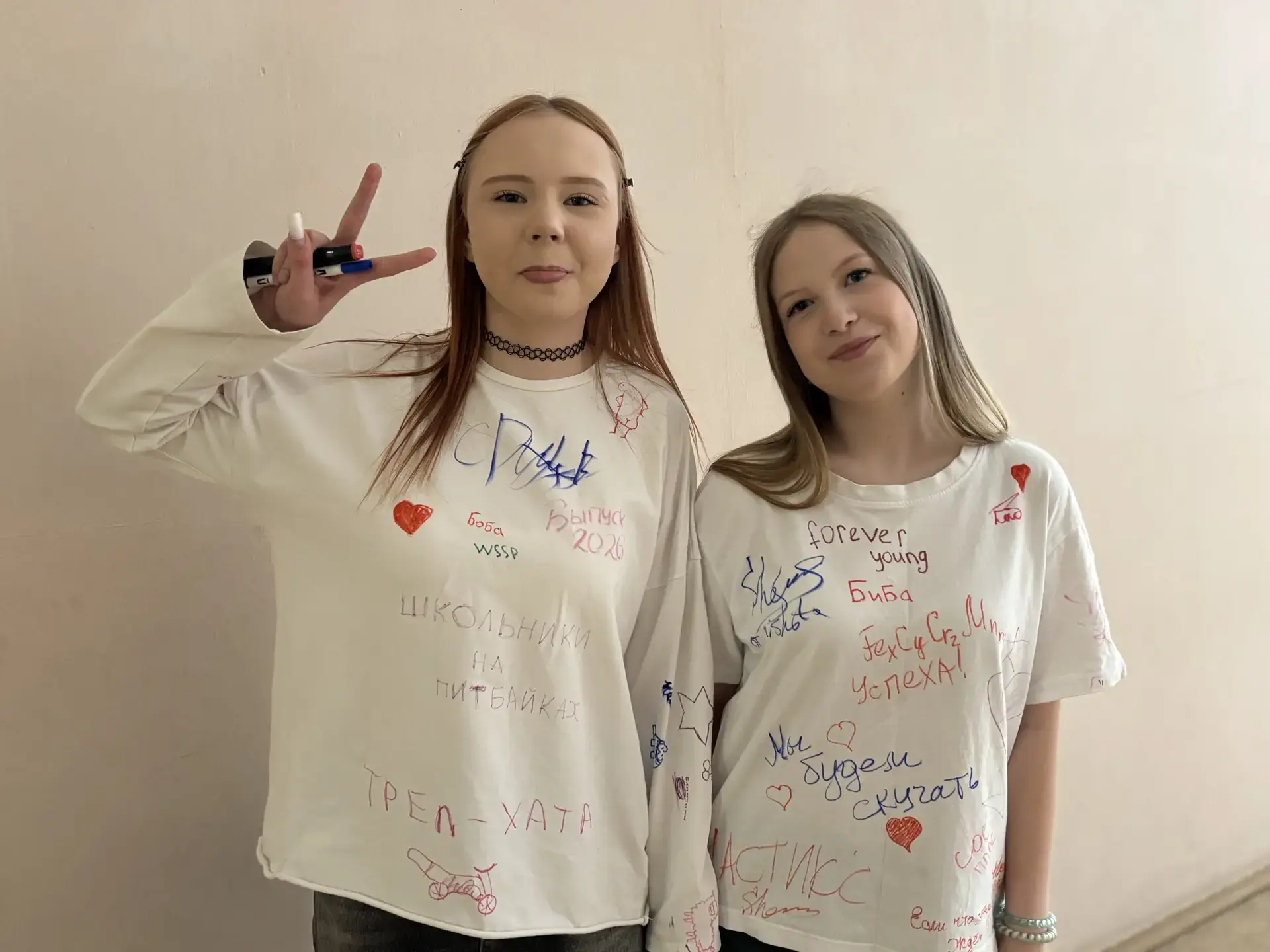 Выпускники оставили след в сердцах и на футболках! ✨  🎨Наши выпускники решили провести особую акцию 