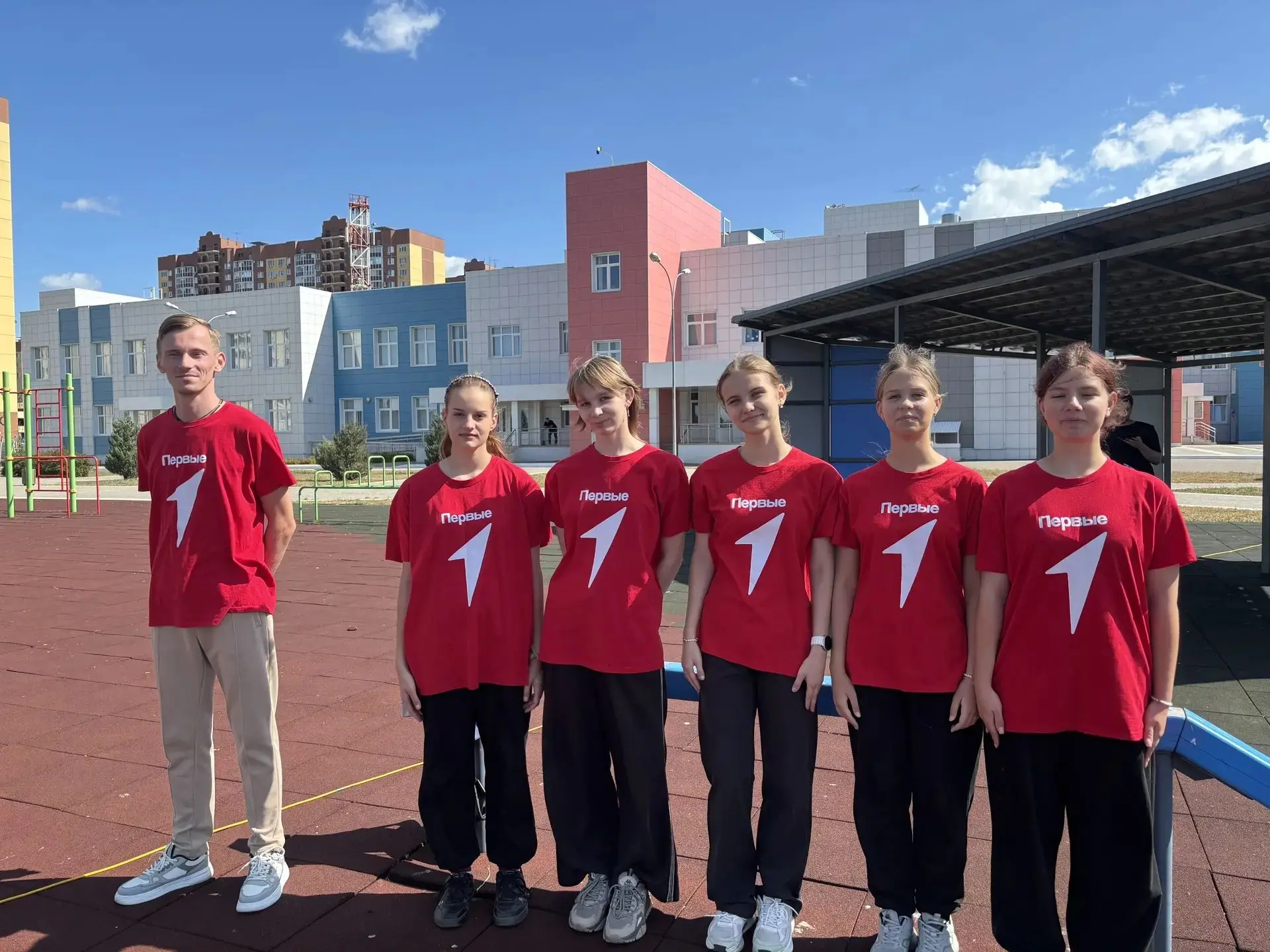 25 августа в МБОУ «СОШ № 105» прошла Всероссийская акция «Зарядка с чемпионом»! 💪🏆
