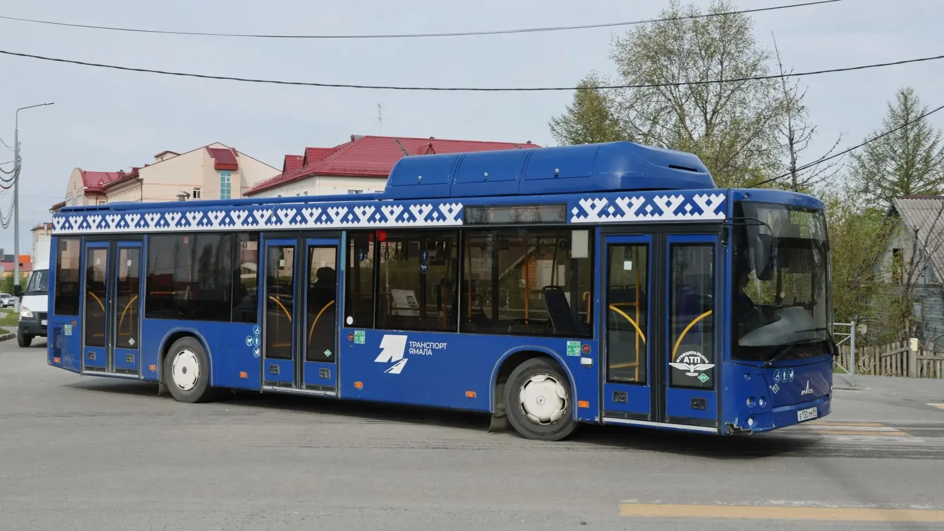 В Новом Уренгое хотят ускорить автобусы в час пик