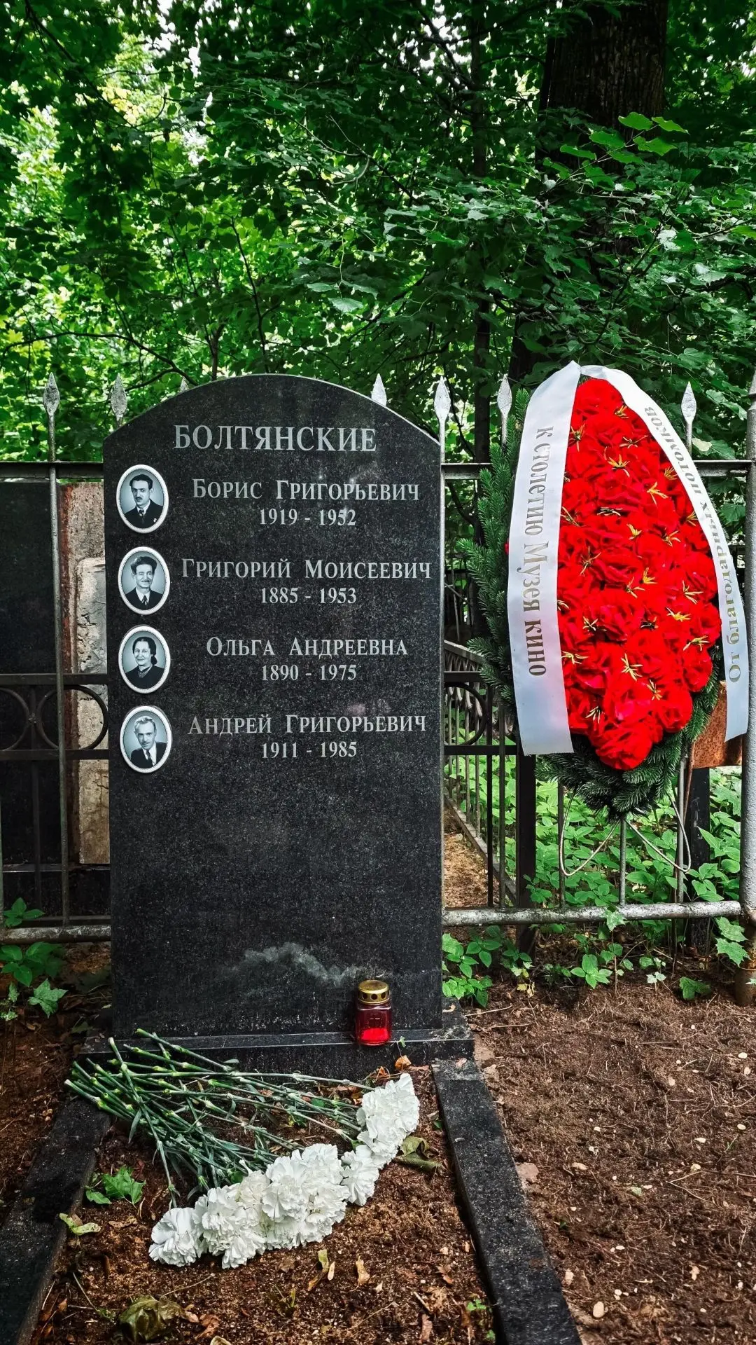 Дело живёт: Музей кино почтил память своего основателя

15 июня, в день 73-й годовщины со дня смерти