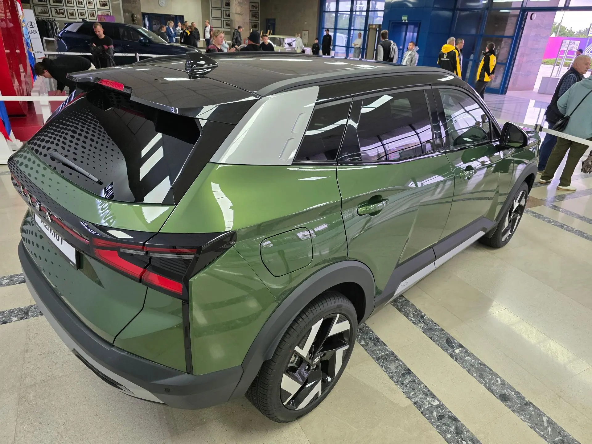 🚗🔥 Путин поздравил АвтоВАЗ с запуском Lada Azimut