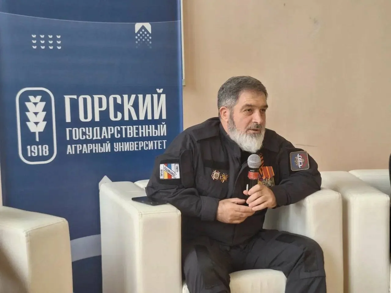 ⭐️ Что такое героизм? Казалось бы, ответ на этот вопрос так лёгок. Но вместе с тем – и ...