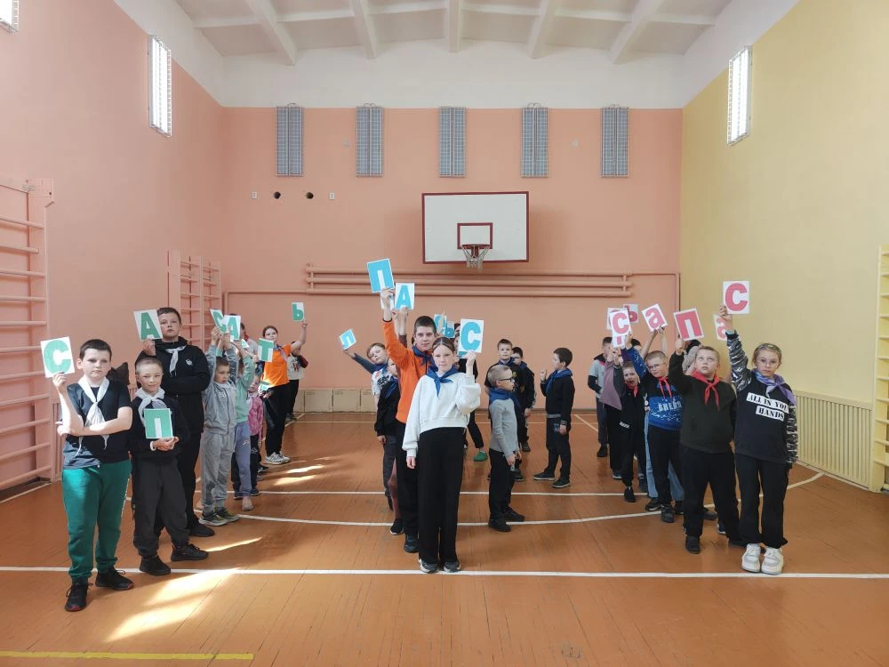 🌈🌈🌈🌈🌈

Плывём безопасным маршрутом!

Ещё один лагерный день прошёл, был посвящён правилам прави