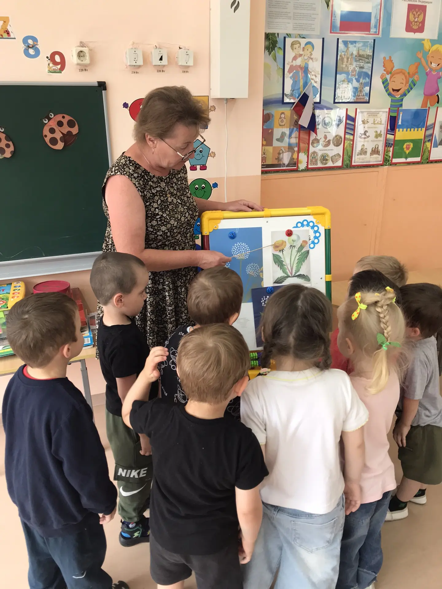 Рисование во 2 младшей группе «Одуванчик» (способ примакивание). Задачи:  продолжать зн...
