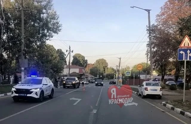 😨 В Усть-Лабинске Mercedes сбил 9-летнюю школьницу на переходе