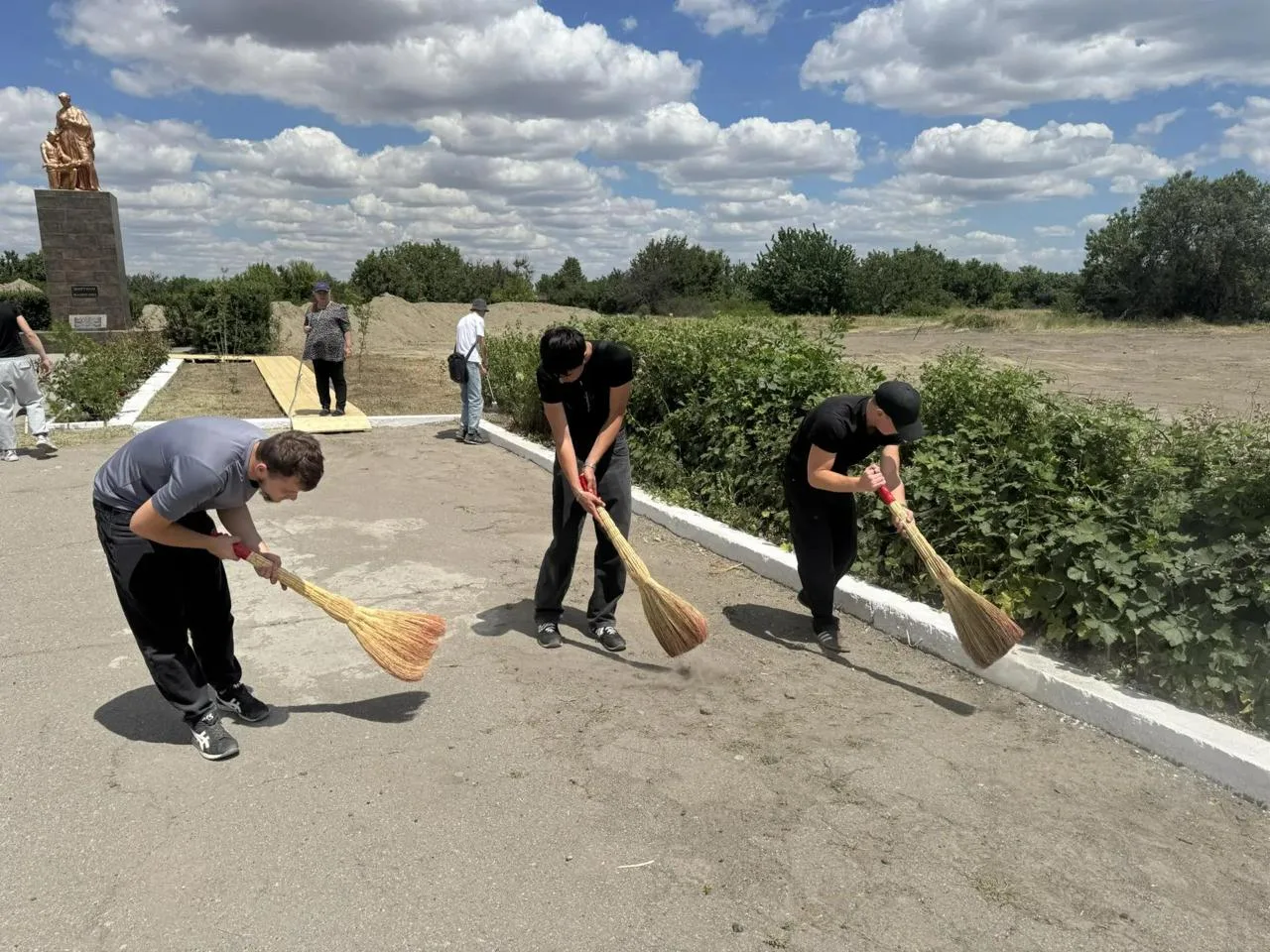 🎗 Студенты Генического строительного колледжа в преддверии Дня памяти и скорби привели...