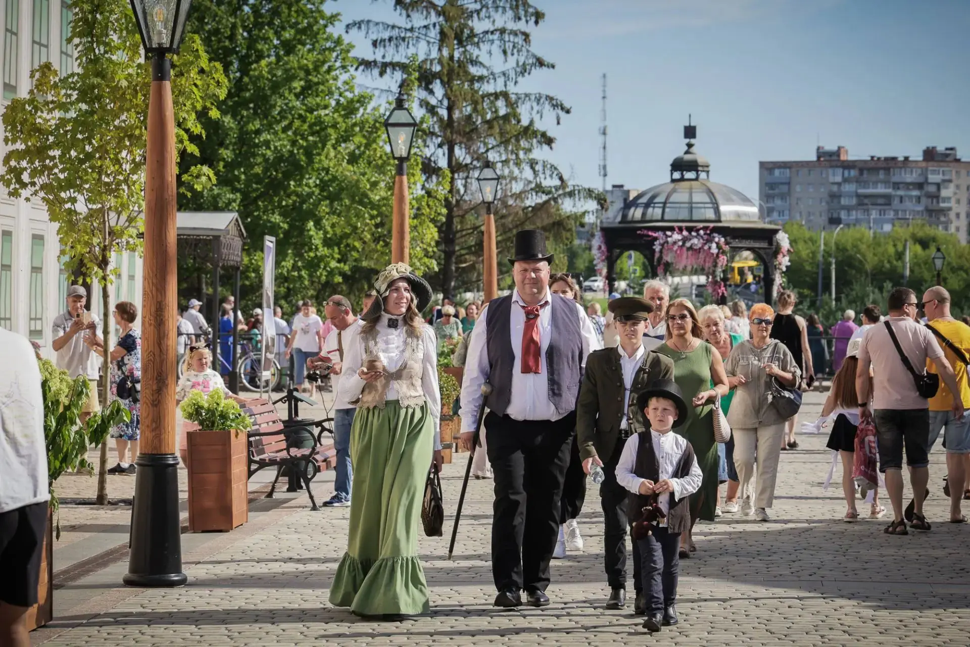 В городах региона появляются современные пешеходные центры. В Рыбинске, Ярославле, Рост...