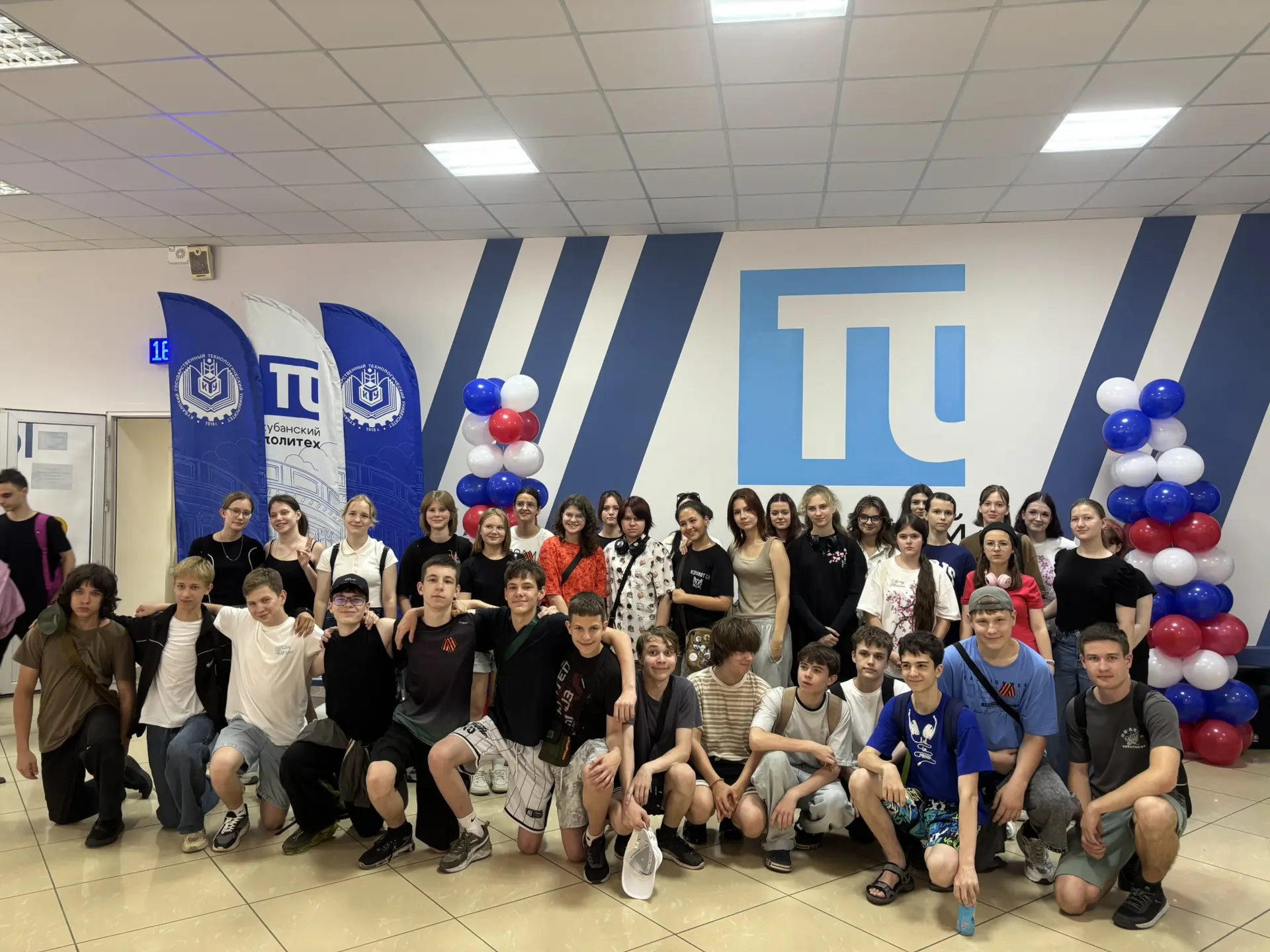 16.06.2026г. воспитанники МАОУ СОШ №103 лагеря труда и отдыха «Заря» посетили «Фестиваль народов Рос