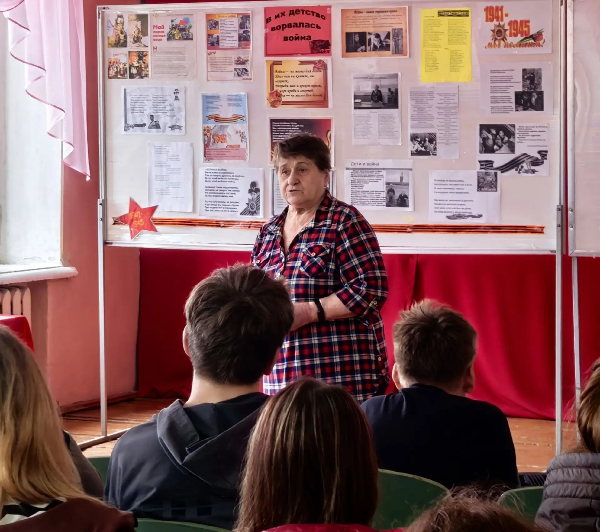 Навстречу Дню Великой Победы 🇷🇺Отметить священный для россиян праздник – 9 Мая – готовятся педагоги,