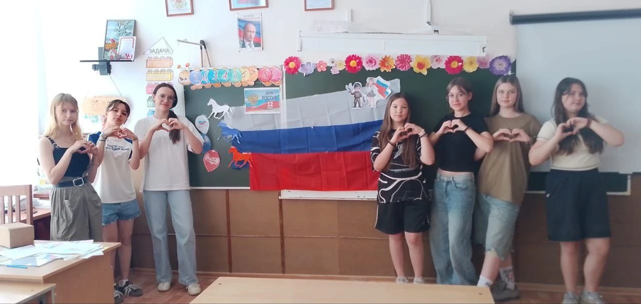 🇷🇺🇷🇺🇷🇺В преддверии Дня России в пришкольном лагере «Робинзоны» прошёл ряд мероприятий!
День на