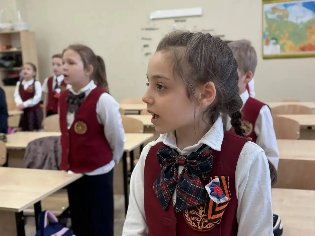 🇷🇺 ТРАДИЦИОННОЕ ПОДНЯТИЕ ФЛАГА И «РАЗГОВОРЫ О ВАЖНОМ»  Каждый понедельник в МБОУ СОШ №11 г. Ессентук