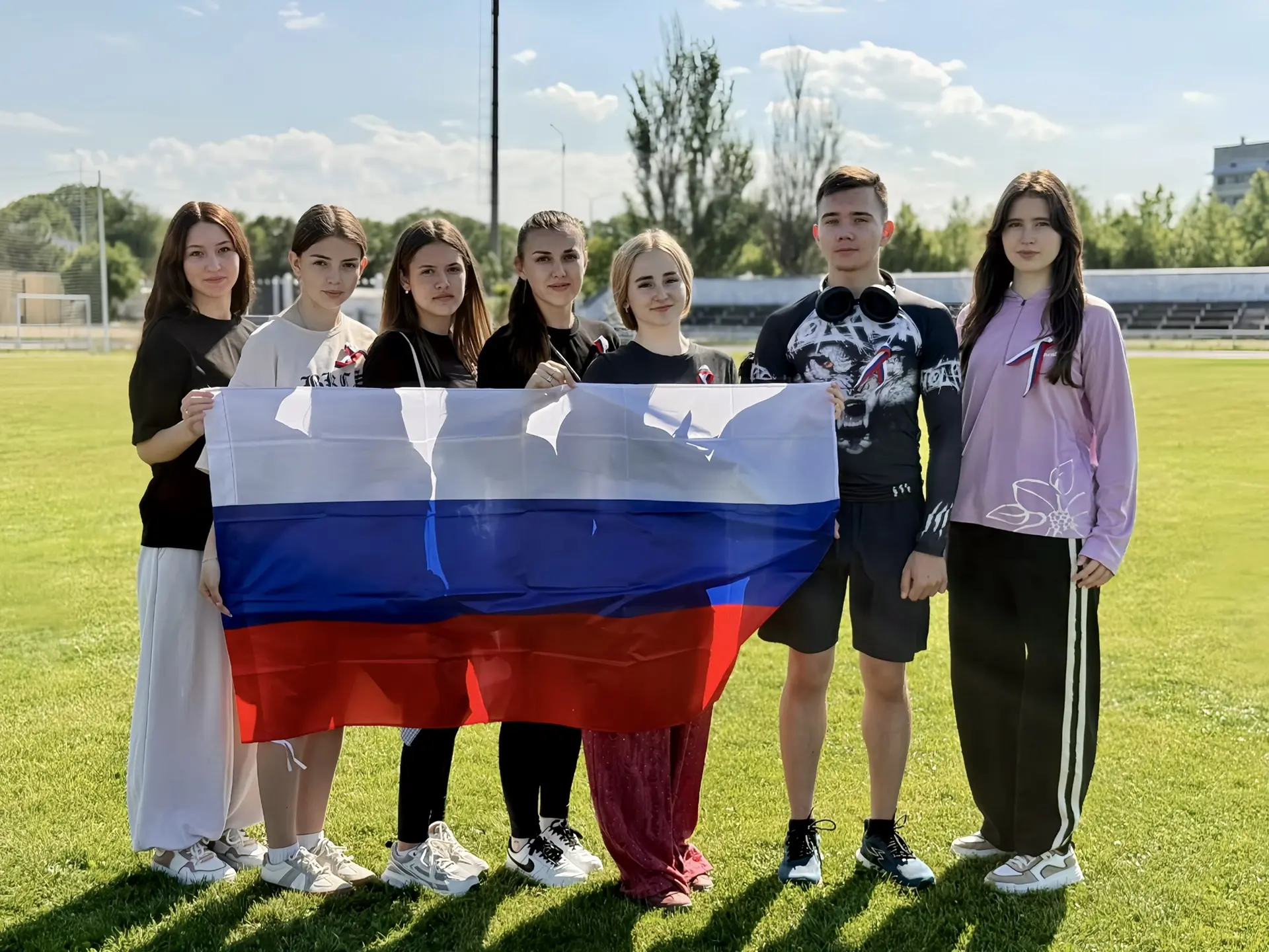 Российский триколор – символ нашей гордости!🇷🇺

Сегодня, в этот знаменательный день, волонтеры МБУ