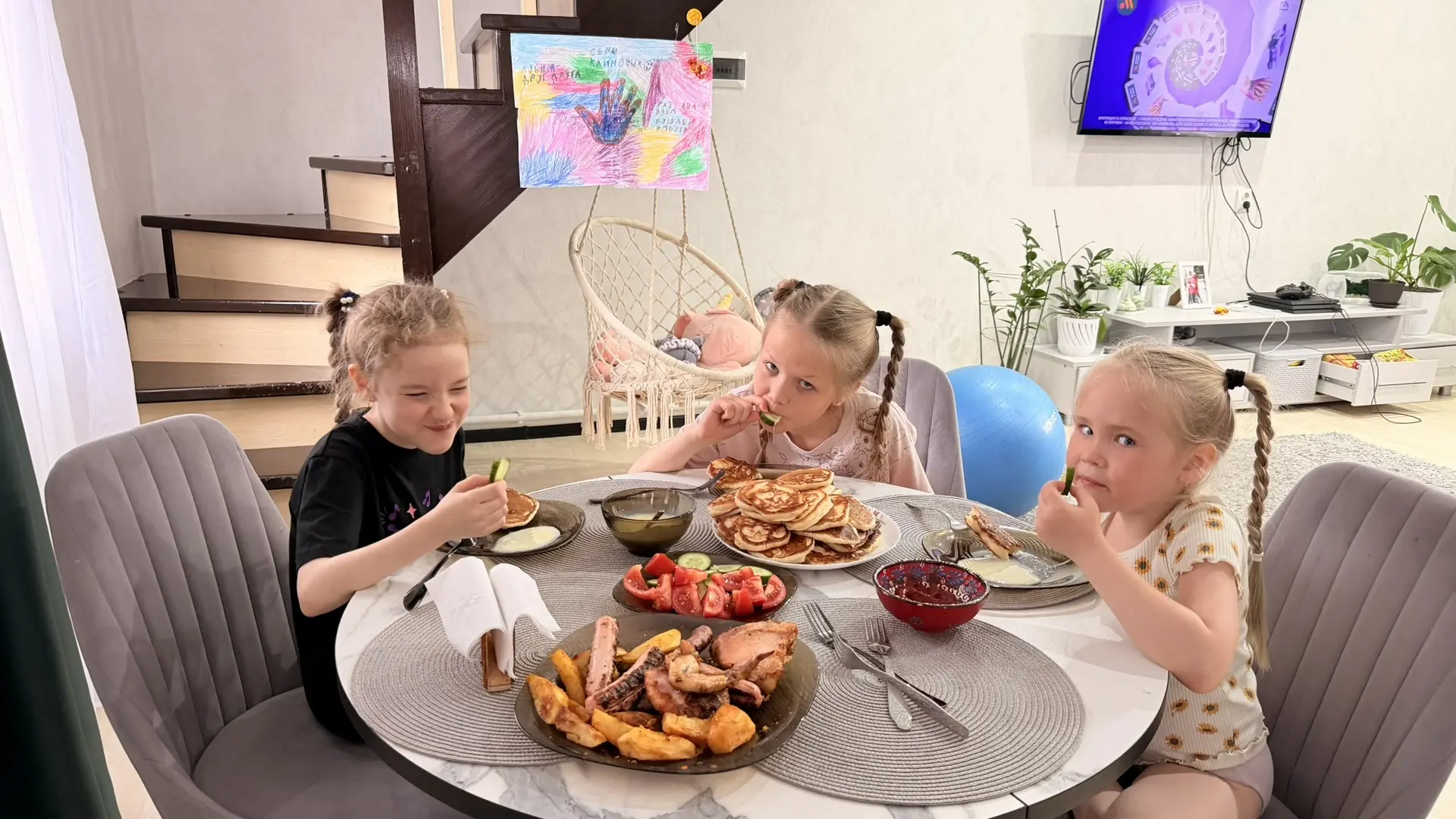Я аж по такому поводу оладушки испекла. Завтра снег выпадет!🙈😂
