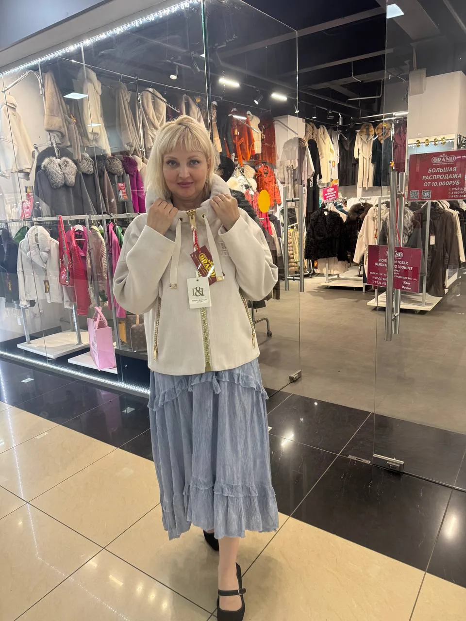 Короткое пальто от Donna Bacconi,  и сейчас по удивительно низкой стоимости -45,000. Та...