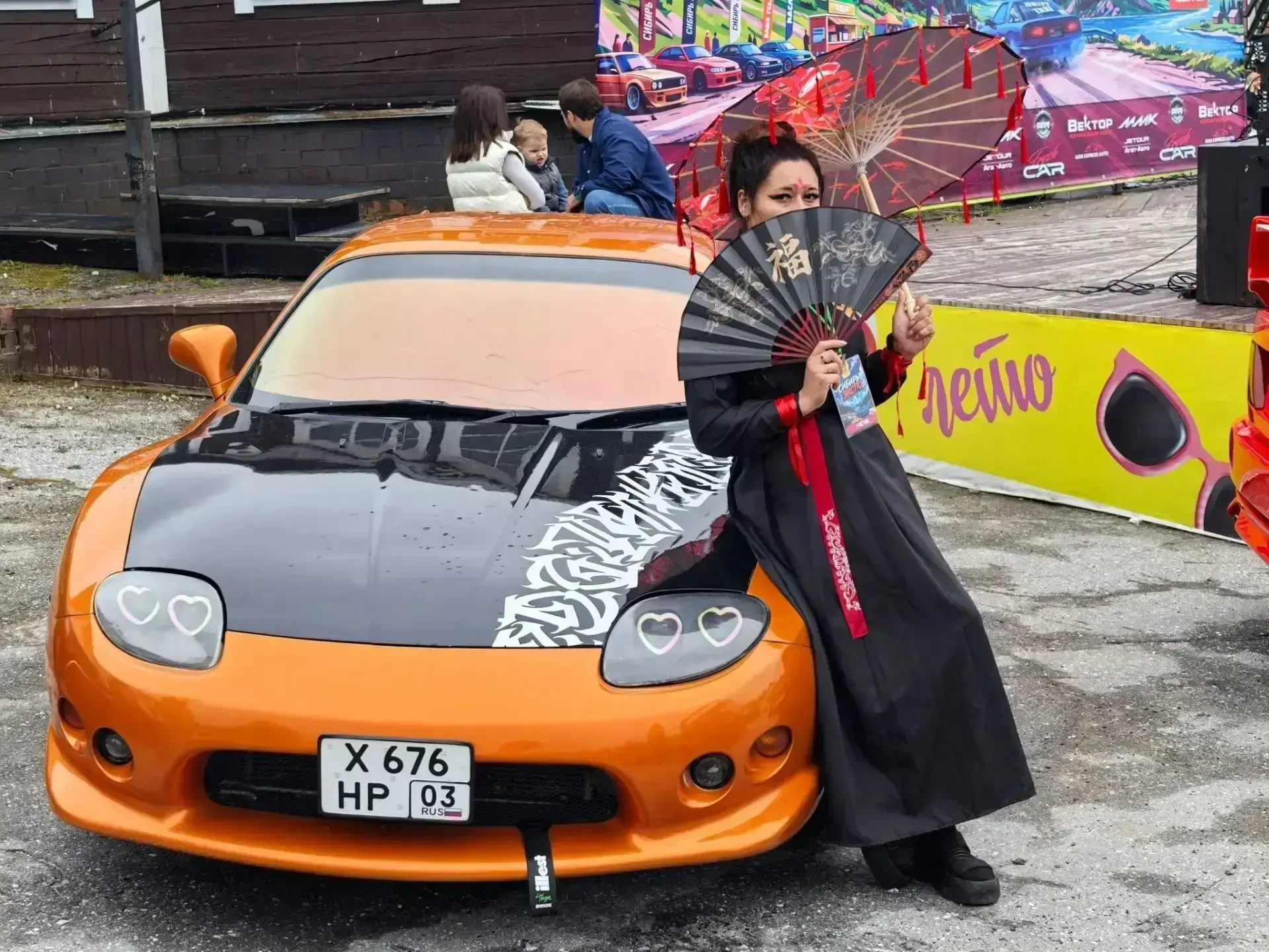 Жительница Бурятии представила свой автомобиль на фестивале в Иркутской области