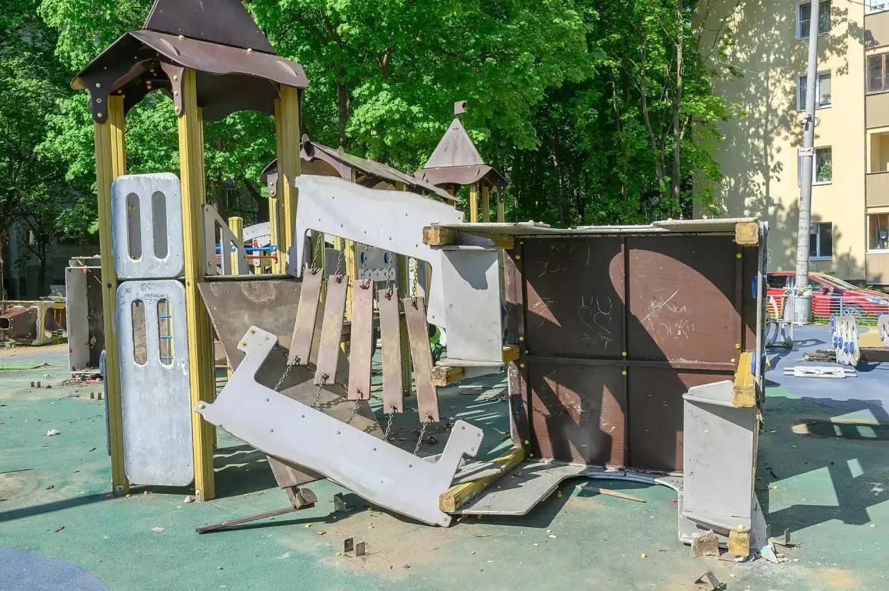 На улице Театральной в Климовске началось обновление детской площадки  В микрорайоне Климовск по адр