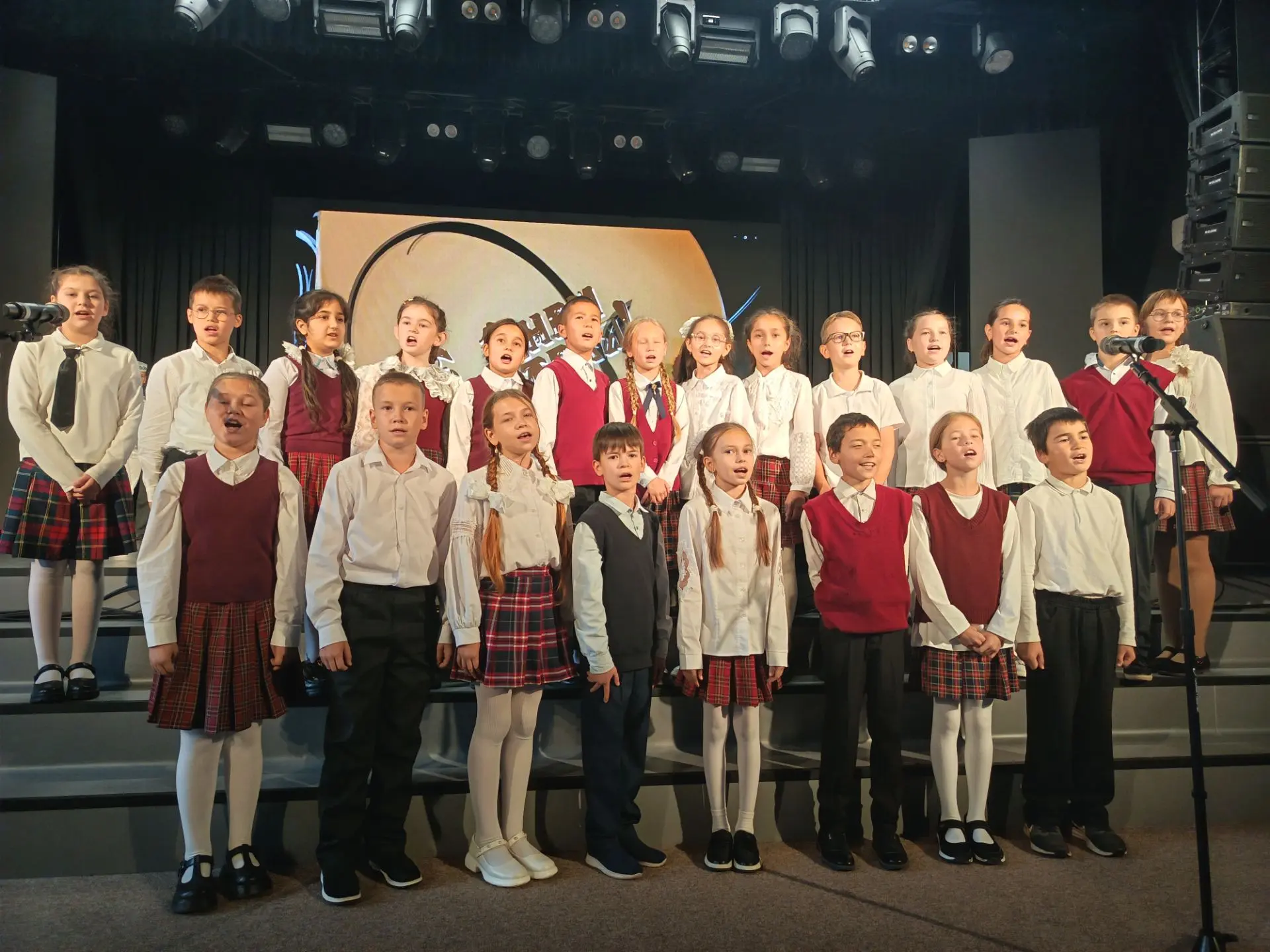 🧑‍🏫 В Дубъязском сельском доме культуры прошло торжественное мероприятие, посвященное...