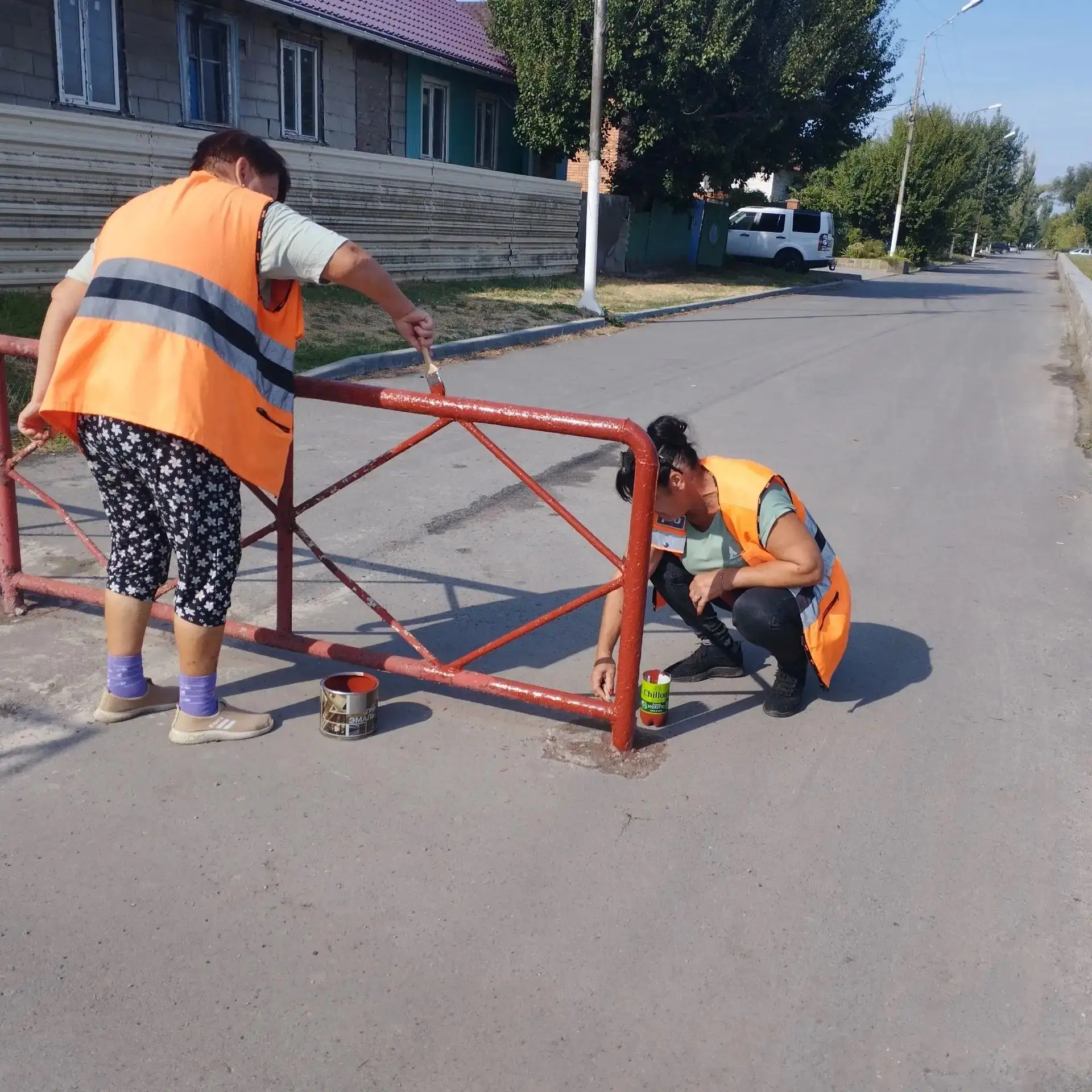 В станице Тацинской продолжаются работы по благоустройству!