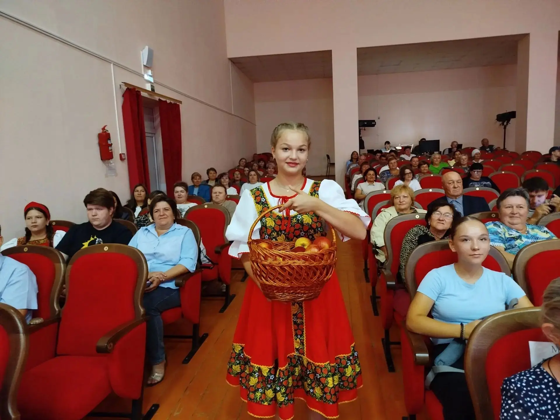 В минувшую пятницу в районном доме культуры матвеевцы отпраздновали сразу три августовс...