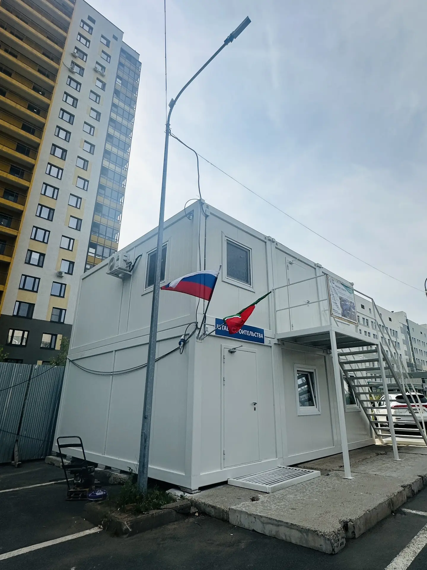 🏪А между тем на территории РКБ Татарстана появился строительный штаб.

👷🏻‍♂️ Одномоментно на объе