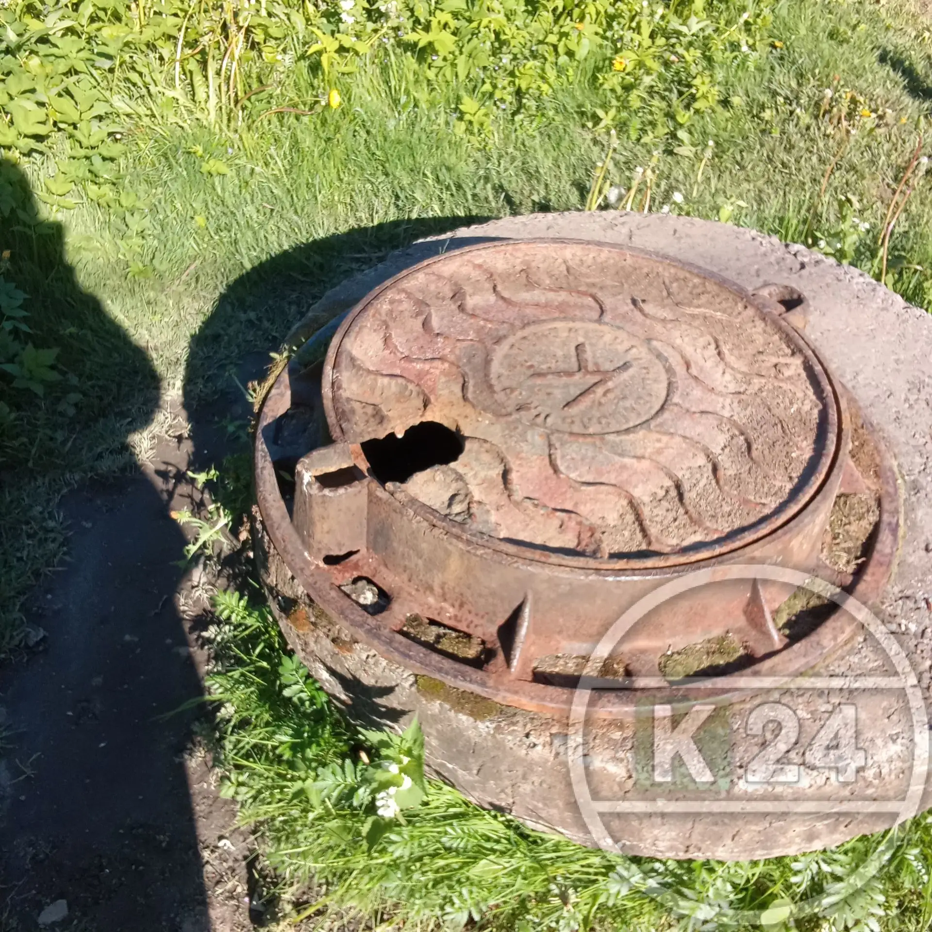 Вы видите колонку? Я и жители района Объежки её тоже не видят. А тут была единственная на весь район