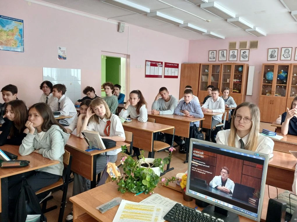 🧩В​ рамках акции, приуроченной к Международному дню отказа от курения​ для обучающихся 8 «Б» класса​