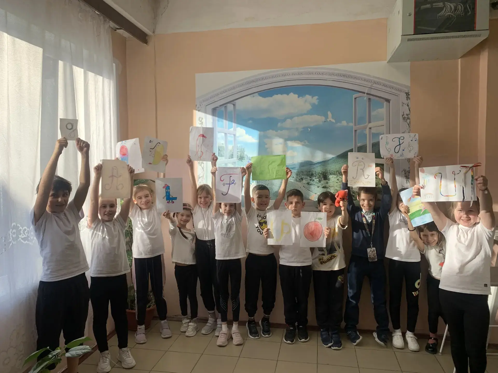 10-20 марта в нашей школе проходила Декада иностранных языков. Ребята участвовали в различных состяз
