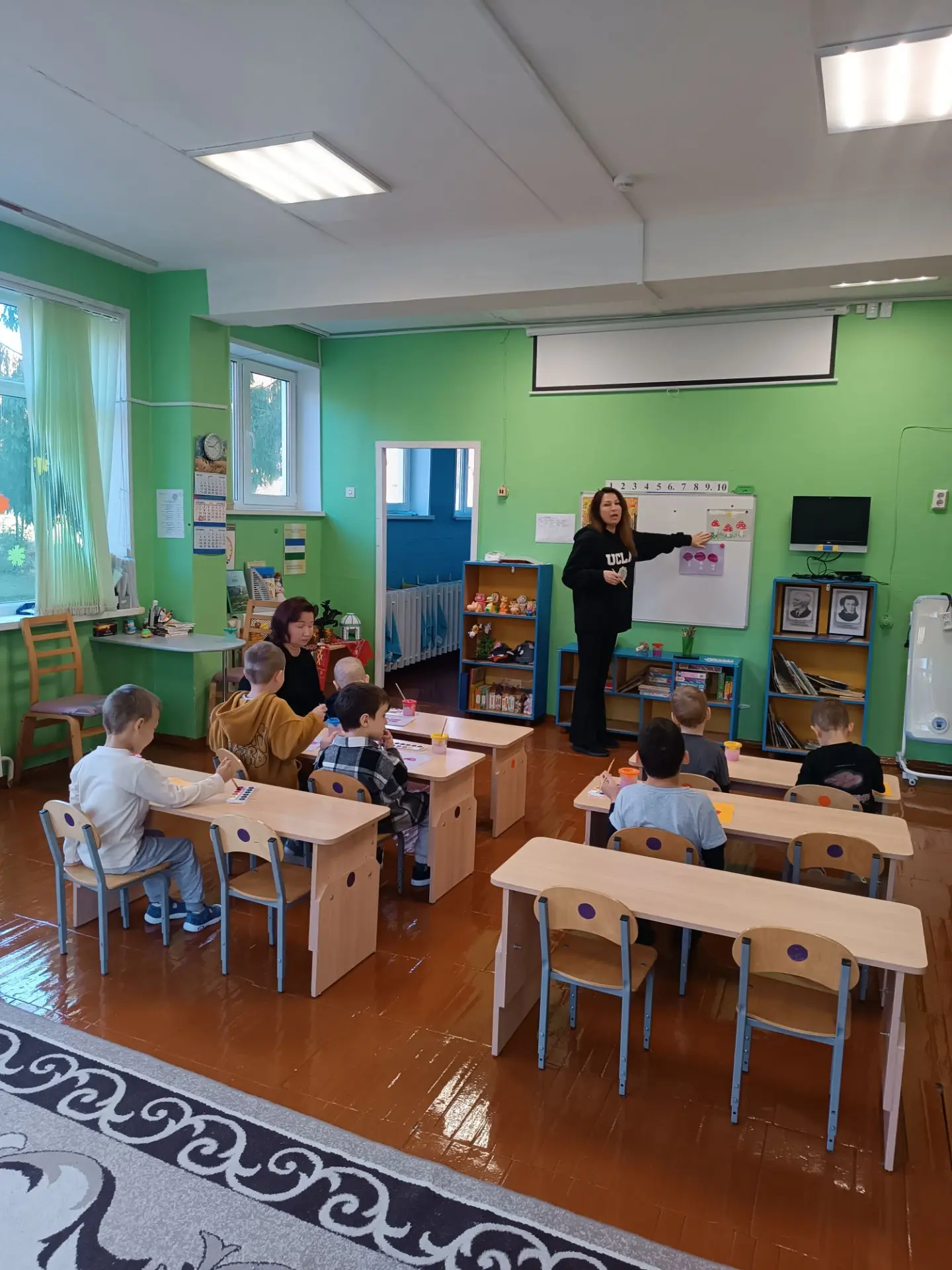 Наши ребята-художники из старшей группы Умка отправлялись в осенний лес… прямо не выход...