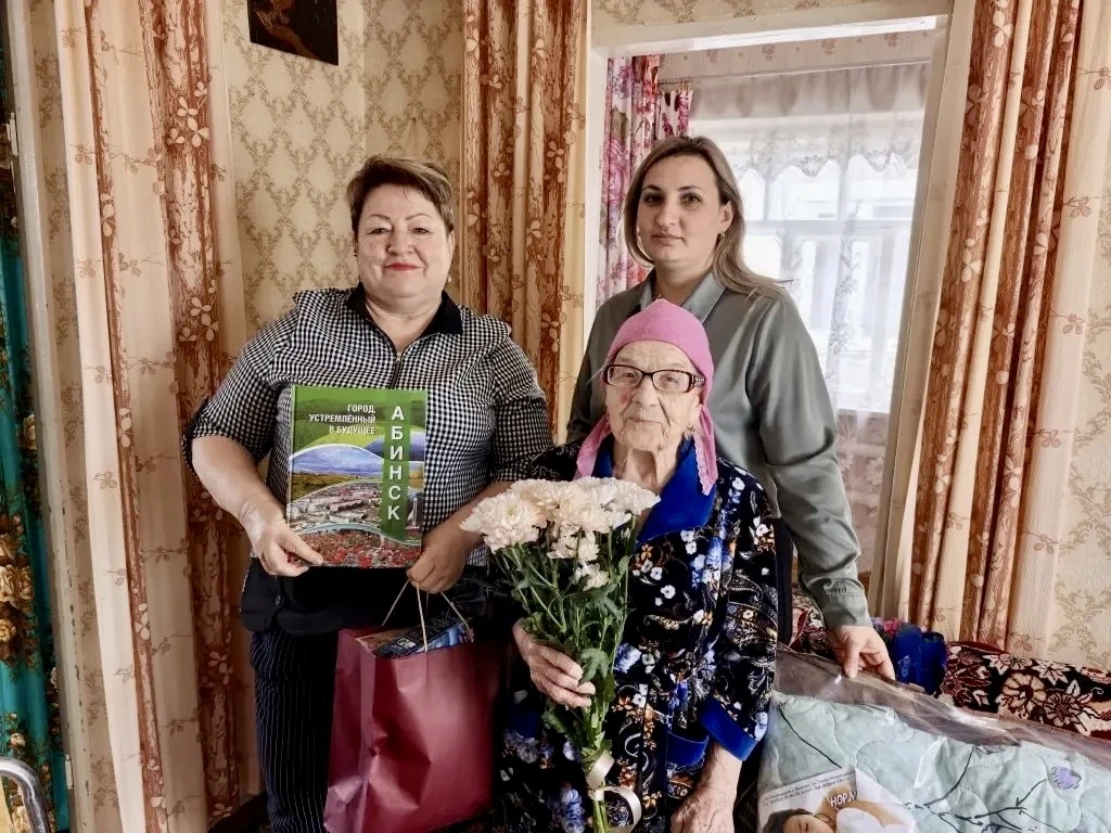 🎉 Юбилей столетия: Алевтина Павловна Васюченко отметила 100 лет!  Поздравить именинницу пришли почёт