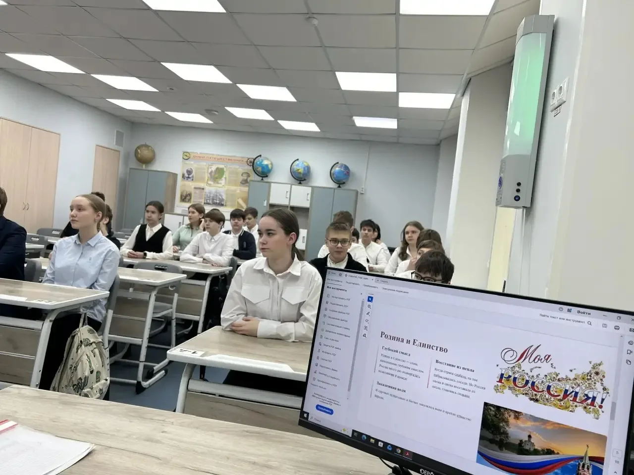 26 января 2026 года в лицее состоялась торжественная линейка, посвященная открытию Года единства нар