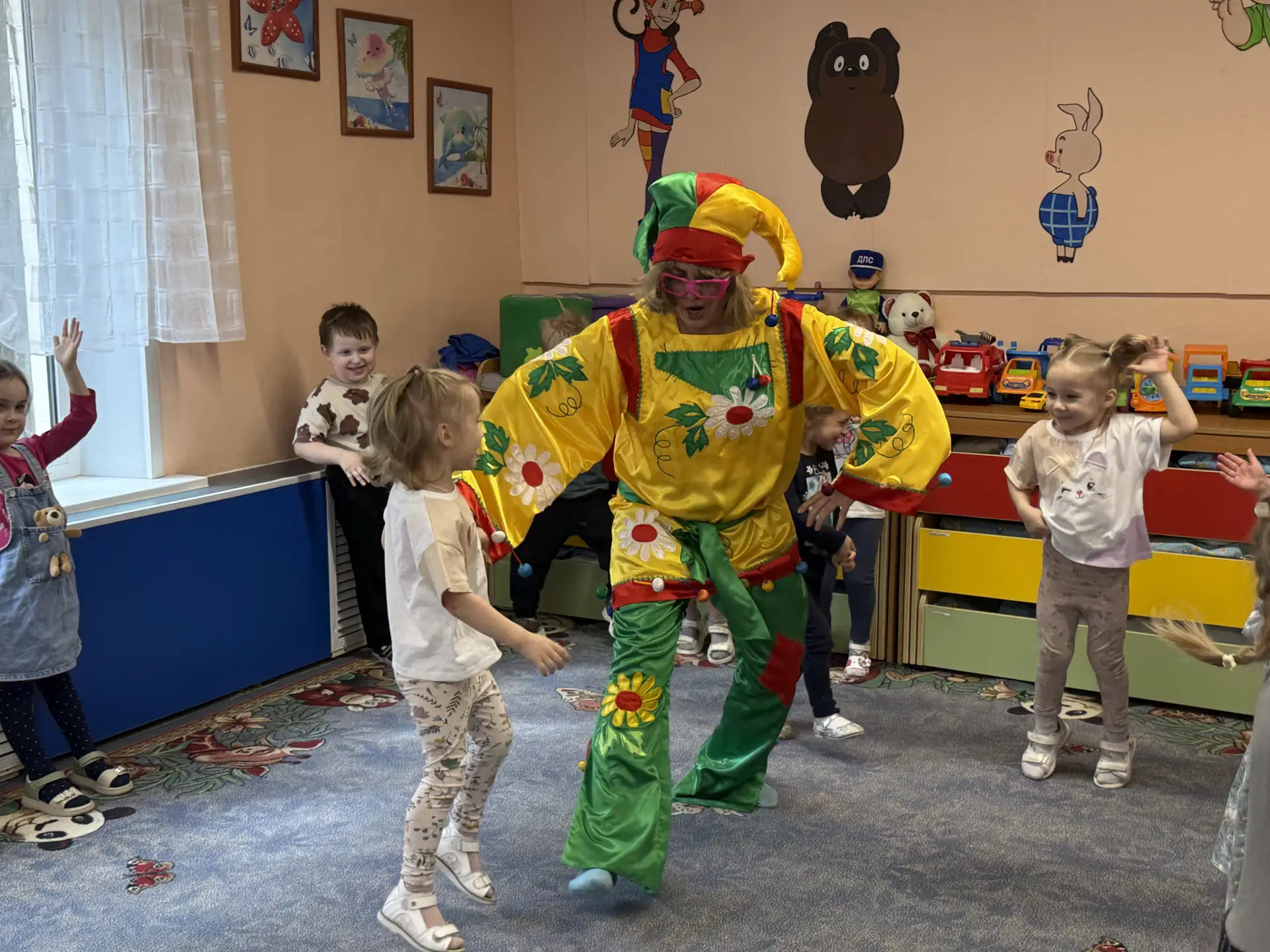 Каникулы? Не слышали! 🤣  📣 Пока в школьных зданиях было непривычно тихо и спокойно, в дошкольном отд