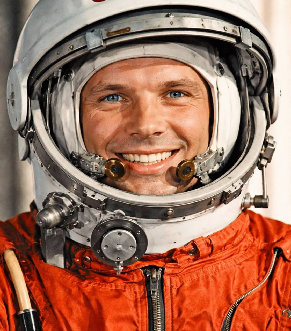 Бүген Космонавтика көне. 1961 елның 12 апрелендә беренче совет космонавты Юрий Гагарин ...