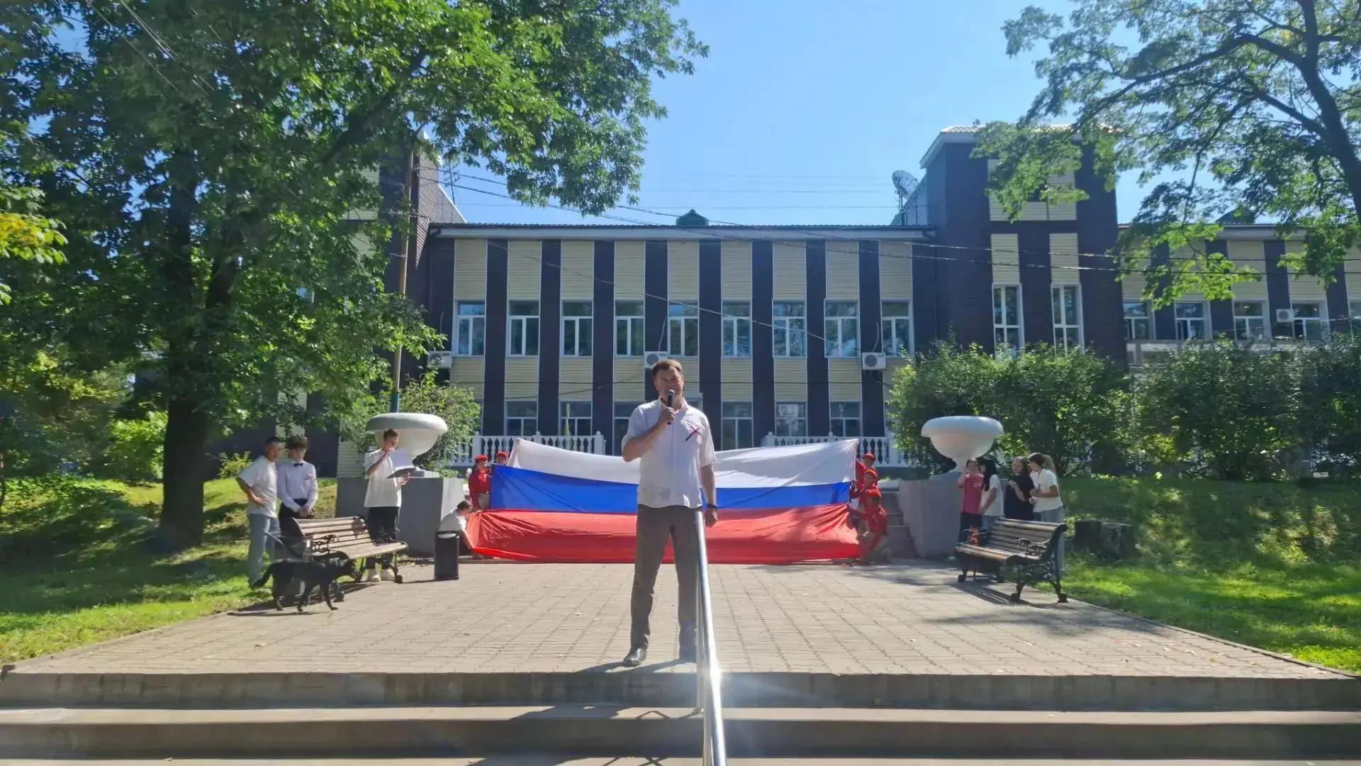 🇷🇺 В Партизанске отметили День флага России