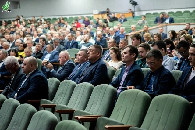 🌱 Посевная-2026 стартует раньше: в БашГАУ обсудили будущее АПК   Более 800 аграриев, экспертов и пре