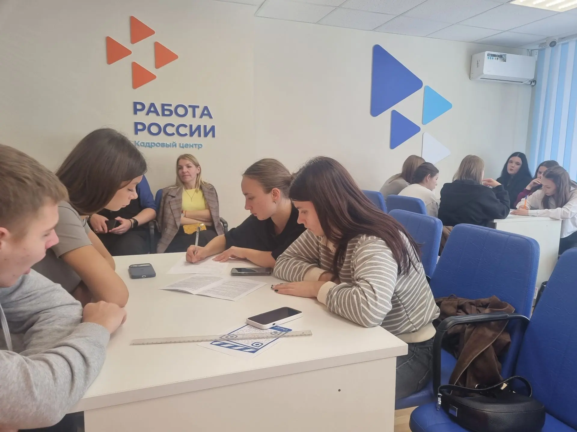 💼От теории к практике: студенты учатся составлять резюме и «читать» профессию 💼