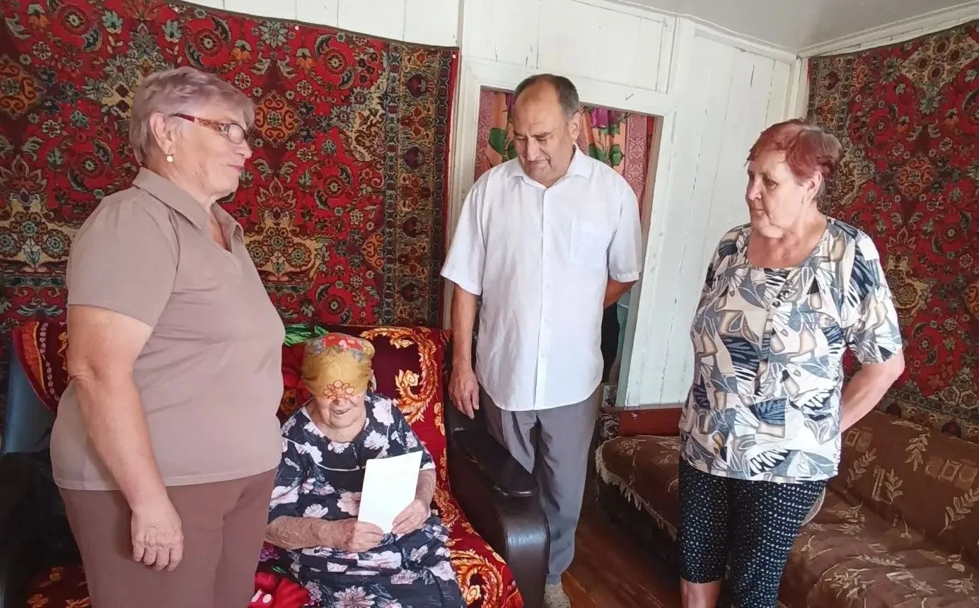 🌹 Сегодня в Петрунинском сельском поселении поздравили со 100-летием землячку!