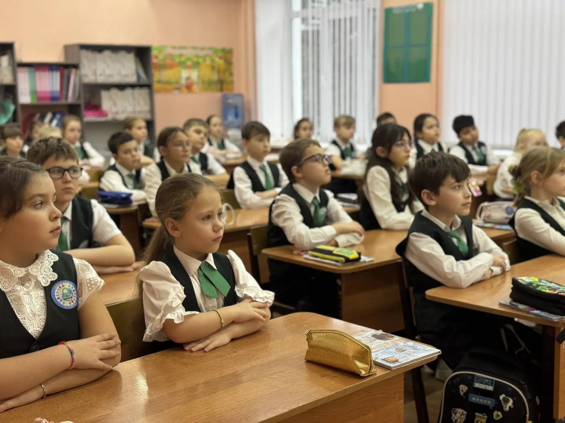 УРОКИ МУЖЕСТВА. «БЛОКАДНЫЙ ХЛЕБ».  На первом уроке во всех классах состоялись уроки мужества, посвящ