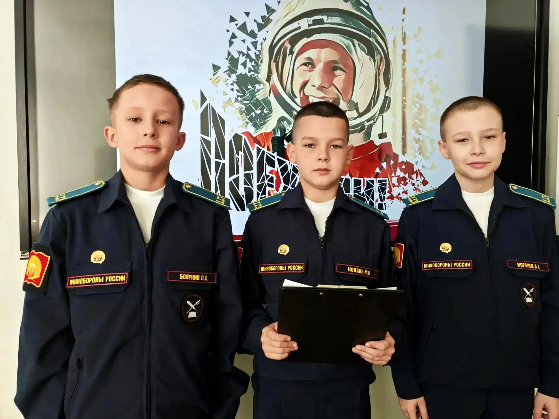 "Гагарин - наш герой": под таким девизом прошел сегодняшний урок из цикла "Разговоры о ...