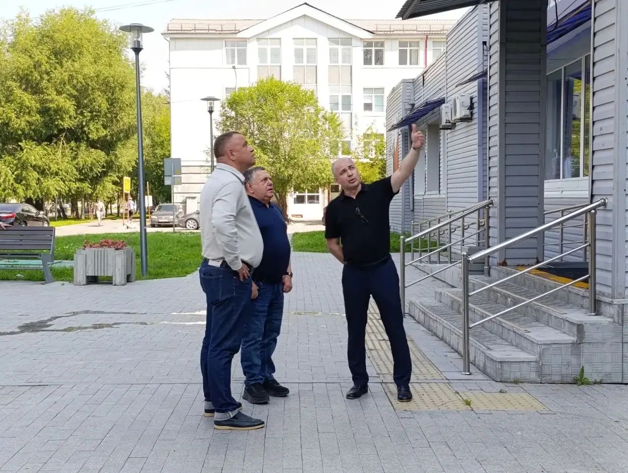 В молодёжном библиотечном центре на Червишевском тракте завершают ремонт кровли