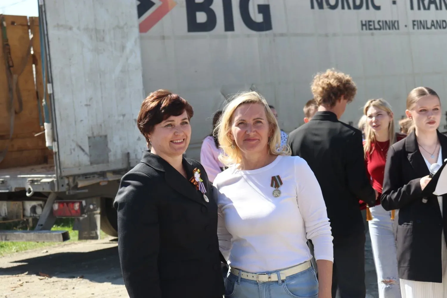 «Фура с гуманитарным грузом благополучно доехала до Курска», - сообщает канал Новости Алтая.   «Нача
