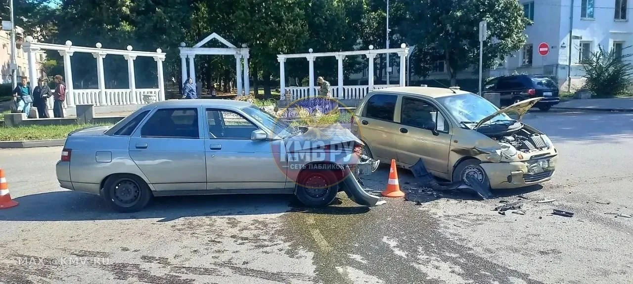 Два человека пострадали в ДТП в Лермонтове, в т.ч 2-летний ребёнок.