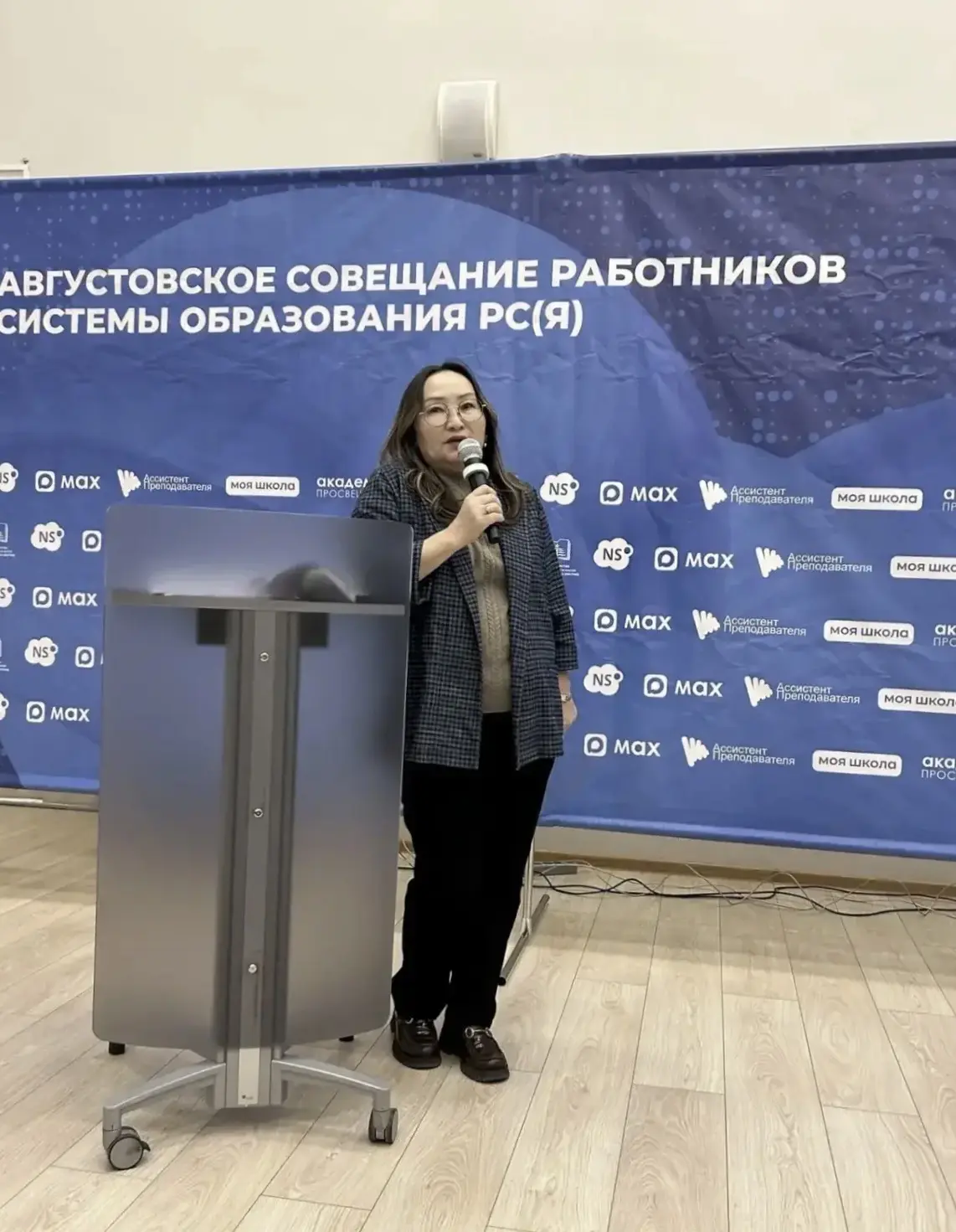 Заместитель директора по детству Е.Ф. Лугинова приняла участие в круглом столе «Региона...