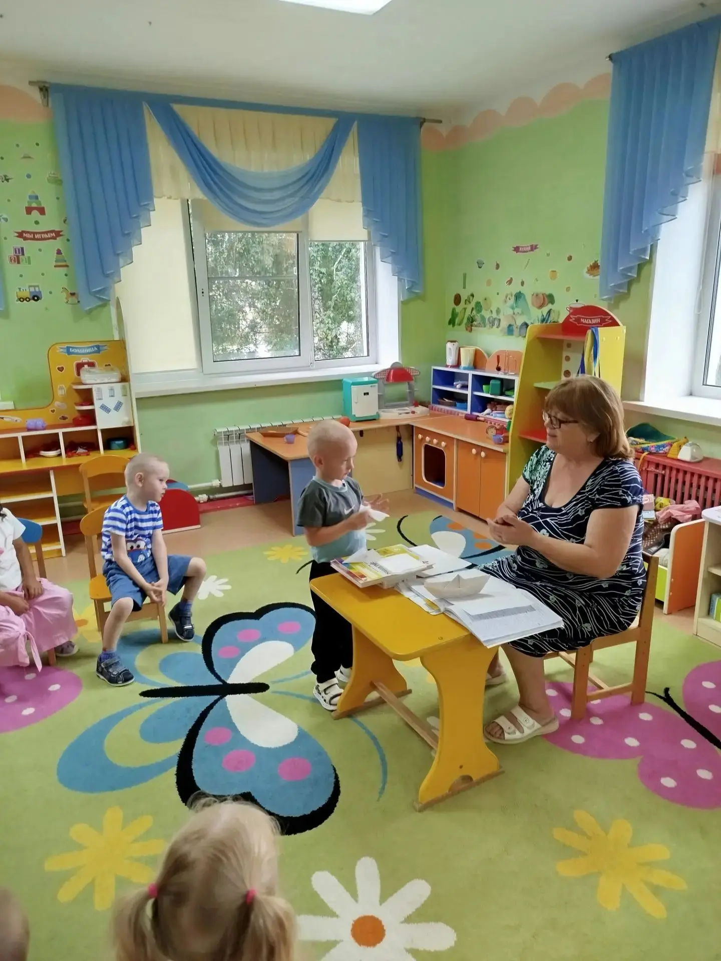 ⛵В средней группе «Алые паруса» прошёл увлекательный День бумаги! Ребята узнали много нового о свойс