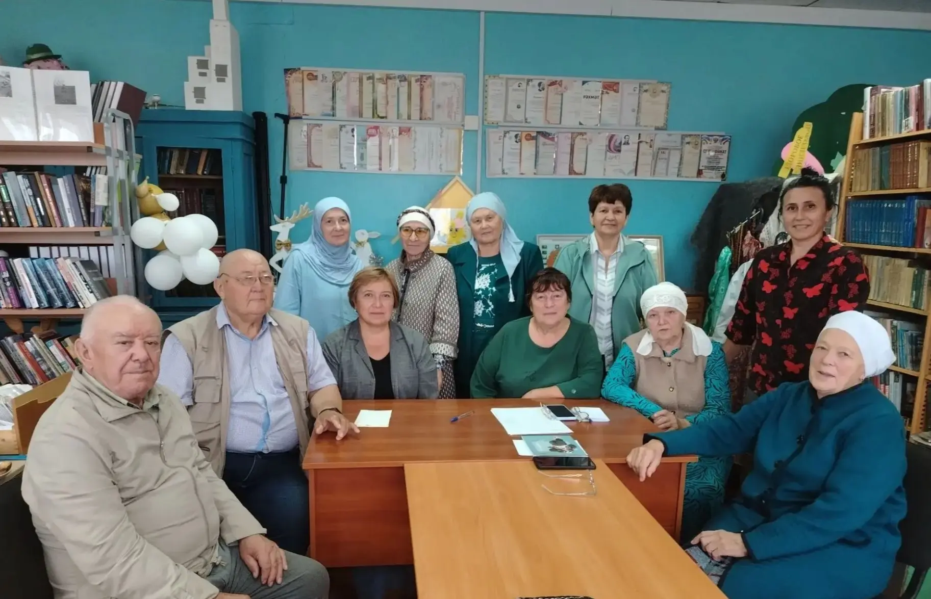 Китапханәдә чираттагы очрашу.
