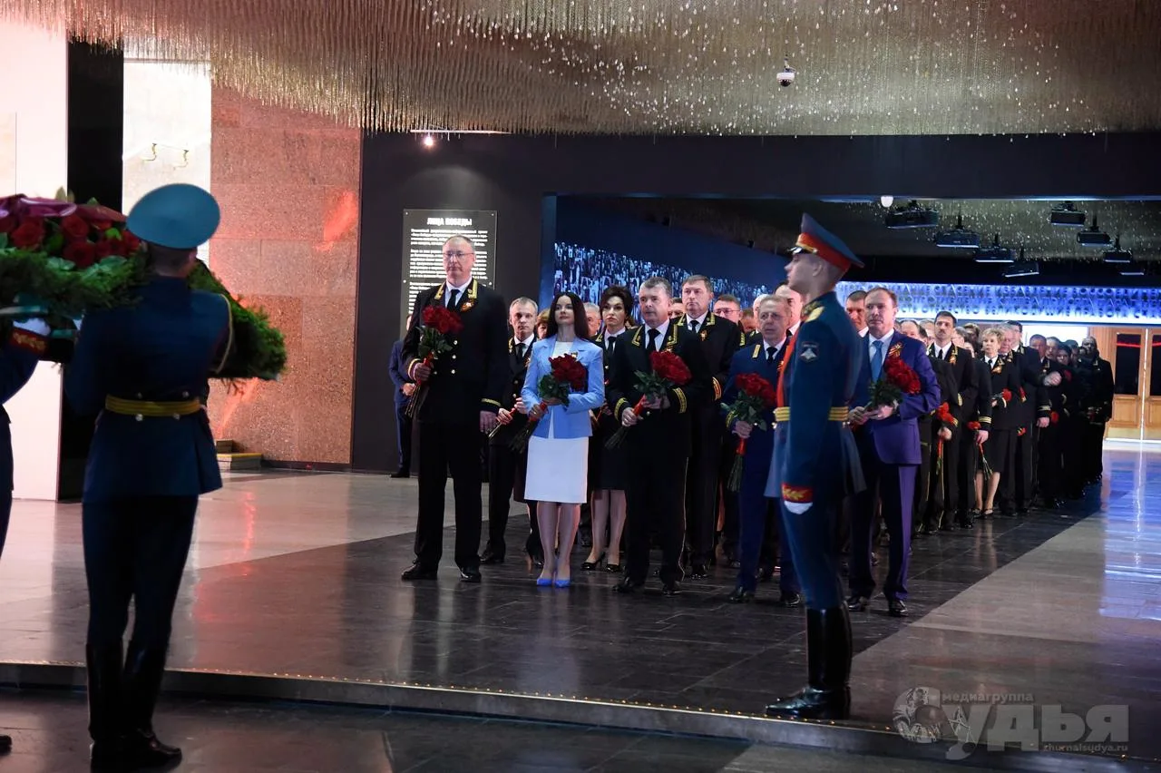 Пленарное заседание Совета судей РФ: церемония возложения цветов и открытие раздела, посвященного су