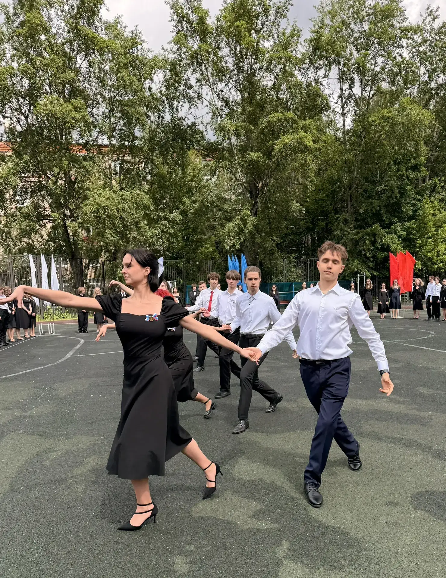 🎓 Последний звонок — начало нового пути  Последний звонок в 11 классе — особенный, трогательный и оч