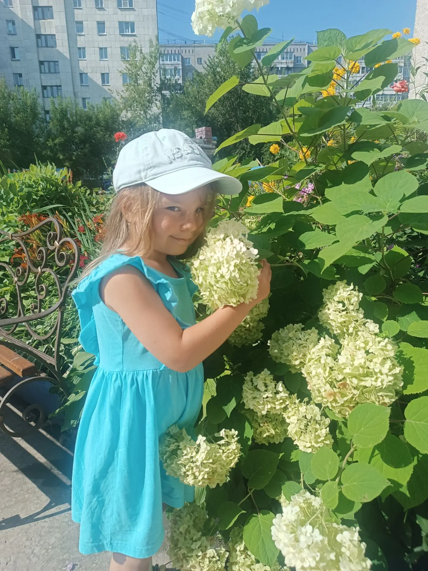 Лето в детском саду — это не только прогулки и игры, но и время для творчества! 🎨🦋Дети с радостью 