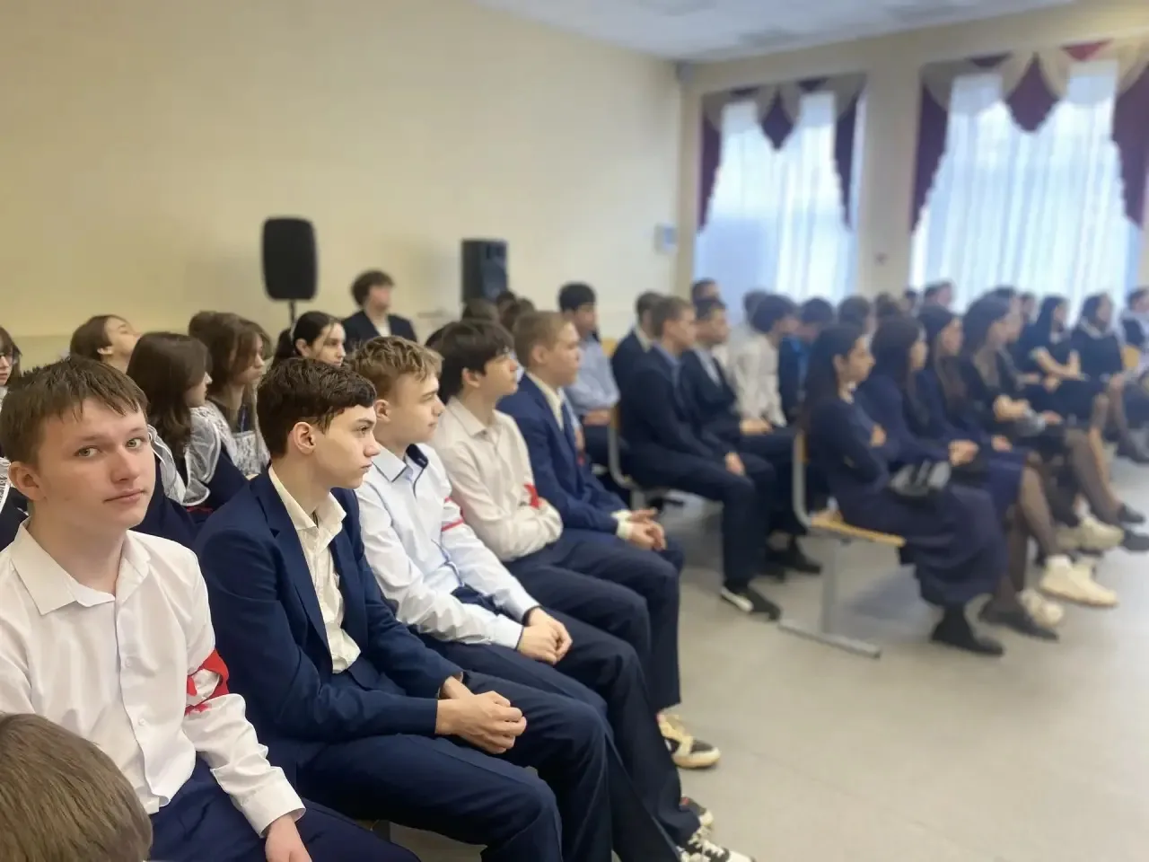 👮‍♂️ 27 апреля ученики 8Г, 8Е и 11Б классов 2 корпуса встретились с начальником ОУ УПП Рахимовым И.П