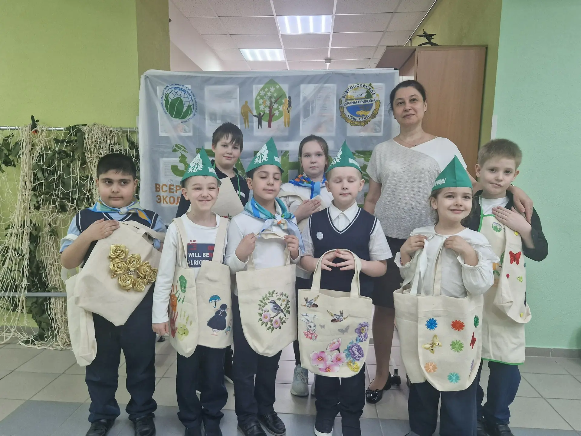 В рамках Всероссийского экологического субботника «Зеленая весна» волонтеры из детской организации «